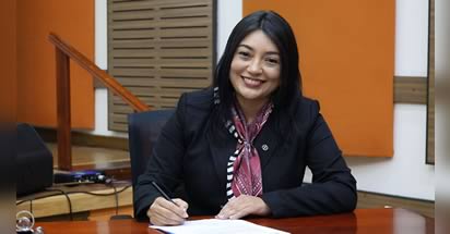 Noticia: Nueva decana asume liderazgo en la Facultad de Humanidades y Ciencias Sociales