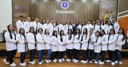 Noticia: Facultad de Educación entregó insignias a nuevas practicantes